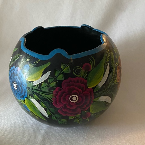 Gorgeous Vintage Folk Art Hand Painted Floral Gourd Trinket Box with Lid - Picture 2 of 16